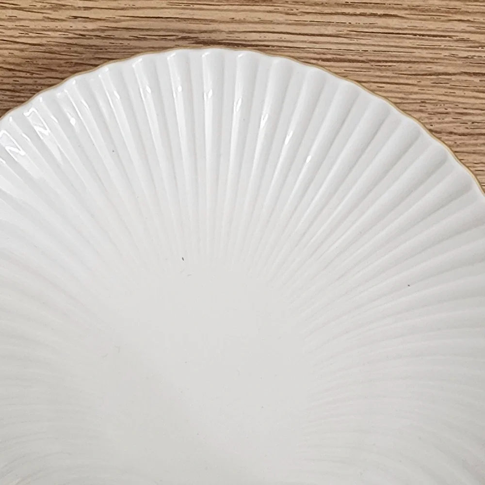 Lenox scalloped clam